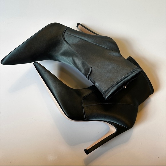 Good American The Icon Satin Boots, Green | Size 10 - Picture 3 of 7